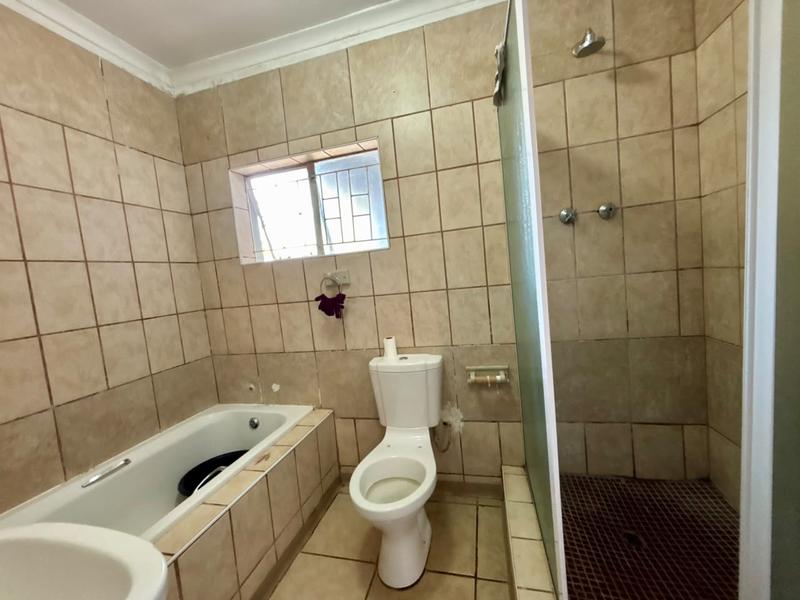 11 Bedroom Property for Sale in Brandwag Free State